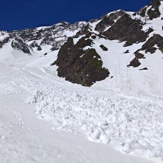 デブリは左岸に多め