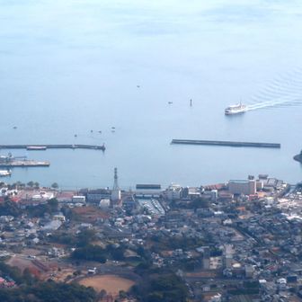 島原新港、フェリーの汽笛がきこえた。