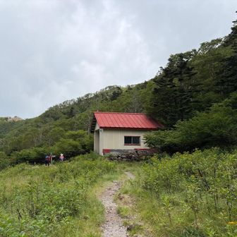 五色沼避難小屋