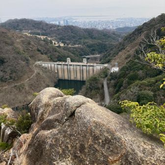 妙号岩より"石井ダムと神戸の街並み"①✨️