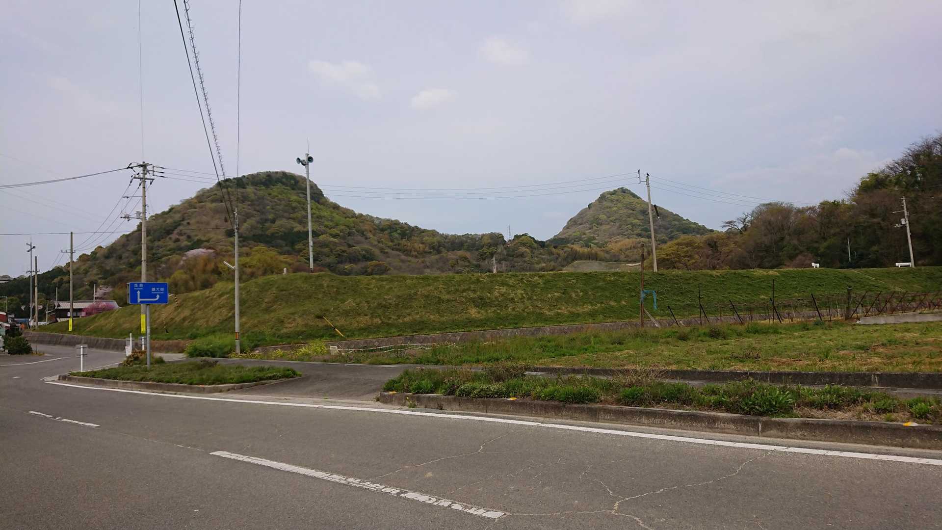 今日のお山
左 腰折山
右 恵良山