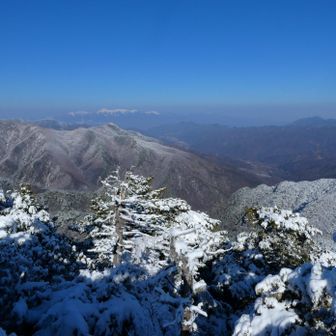 川上村、八ヶ岳方面、御座山や天狗山も見える