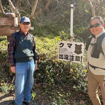 薩埵峠入り口にある熊注意⚠️看板娘。
脅しでは無く静岡県の熊出没注意報にこの辺にも出てました。