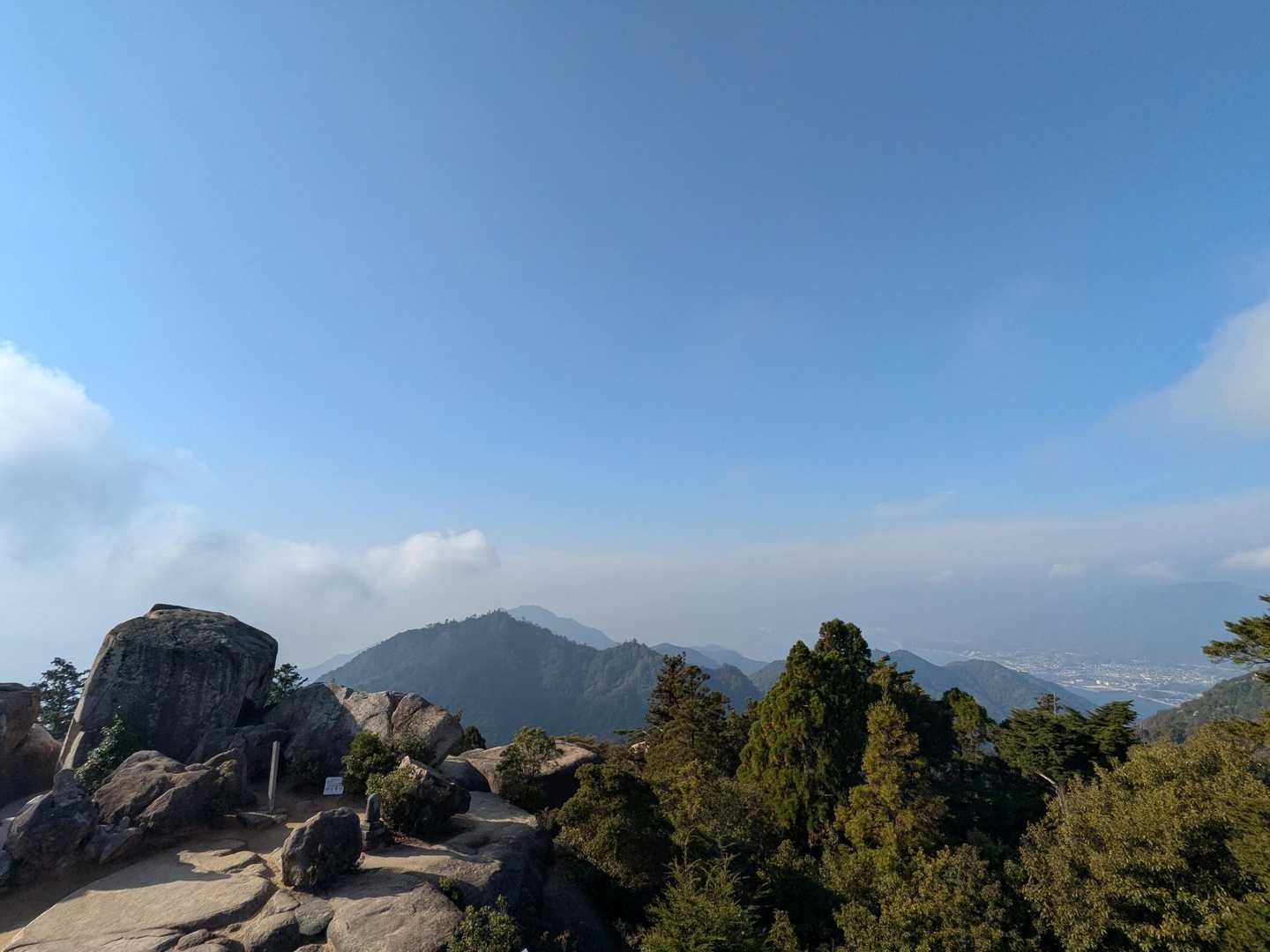 連なる山々