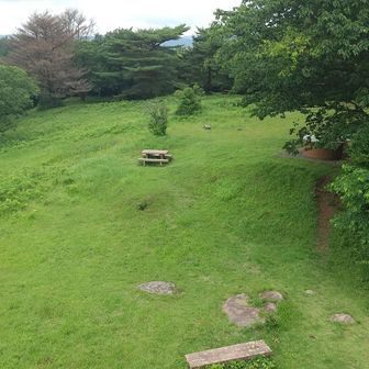展望台より
頂上の原っぱ