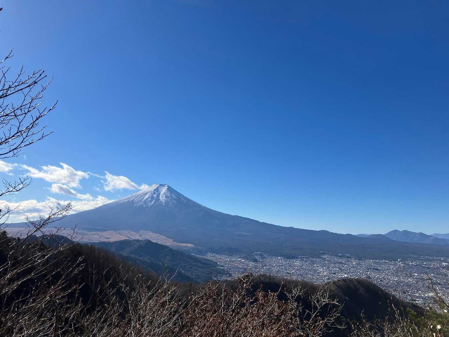 青空に富士山🗻、富士宮市を一望