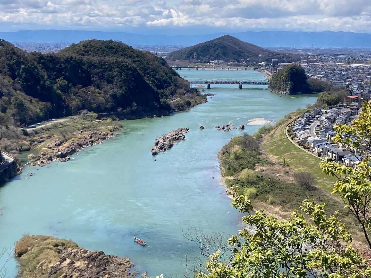いい景色ー♪
手前はライン下りの船かな？