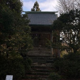 産霊神社（行者堂）荘厳。