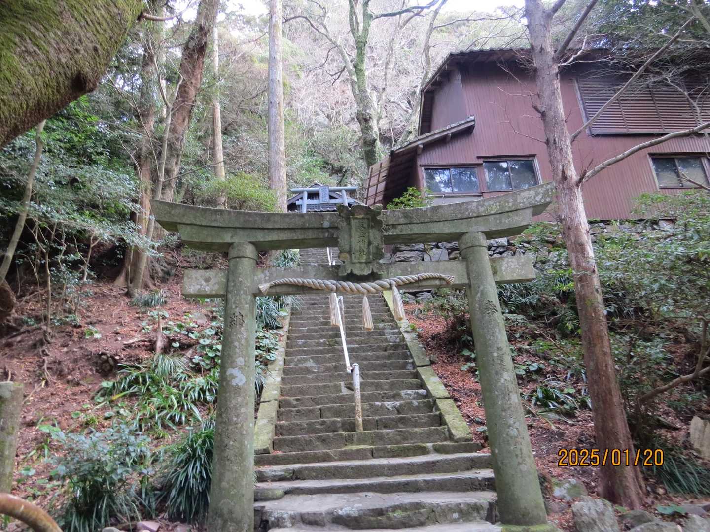 長～い石段を登り飯盛神社の鳥居⛩️に到着🚶😰