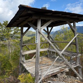 南尾根のこじんまりした展望デッキ