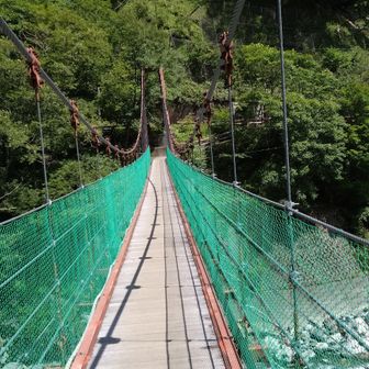 この橋を渡ったら　寂しいけれど登山は終了です
