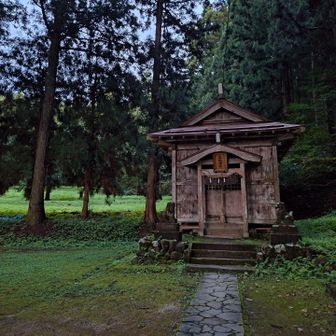 すでに暗い鳥坂神社