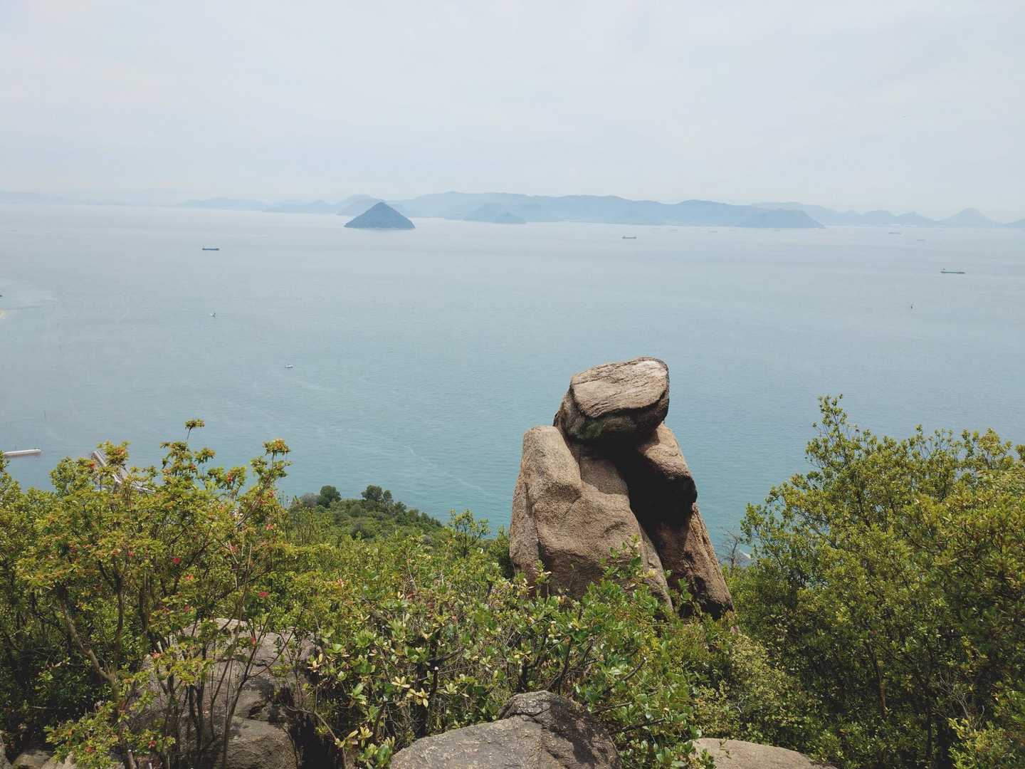 落ちない岩