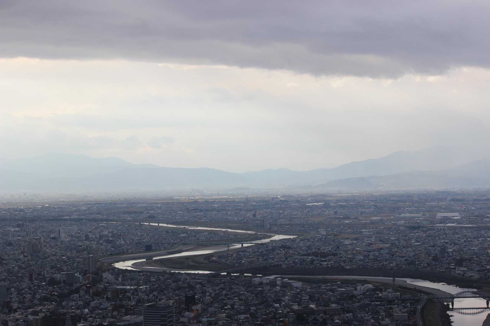 遠く養老や鈴鹿はピッカピカに晴れてたけど☀️金華山はドンヨリ天気🌧️しかも雨降って来たんで早々に下山して☔️