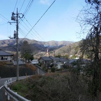 扇山周辺は山火事でまだ煙が上がっていた(消火のためにヘリコプターが飛んでいた）