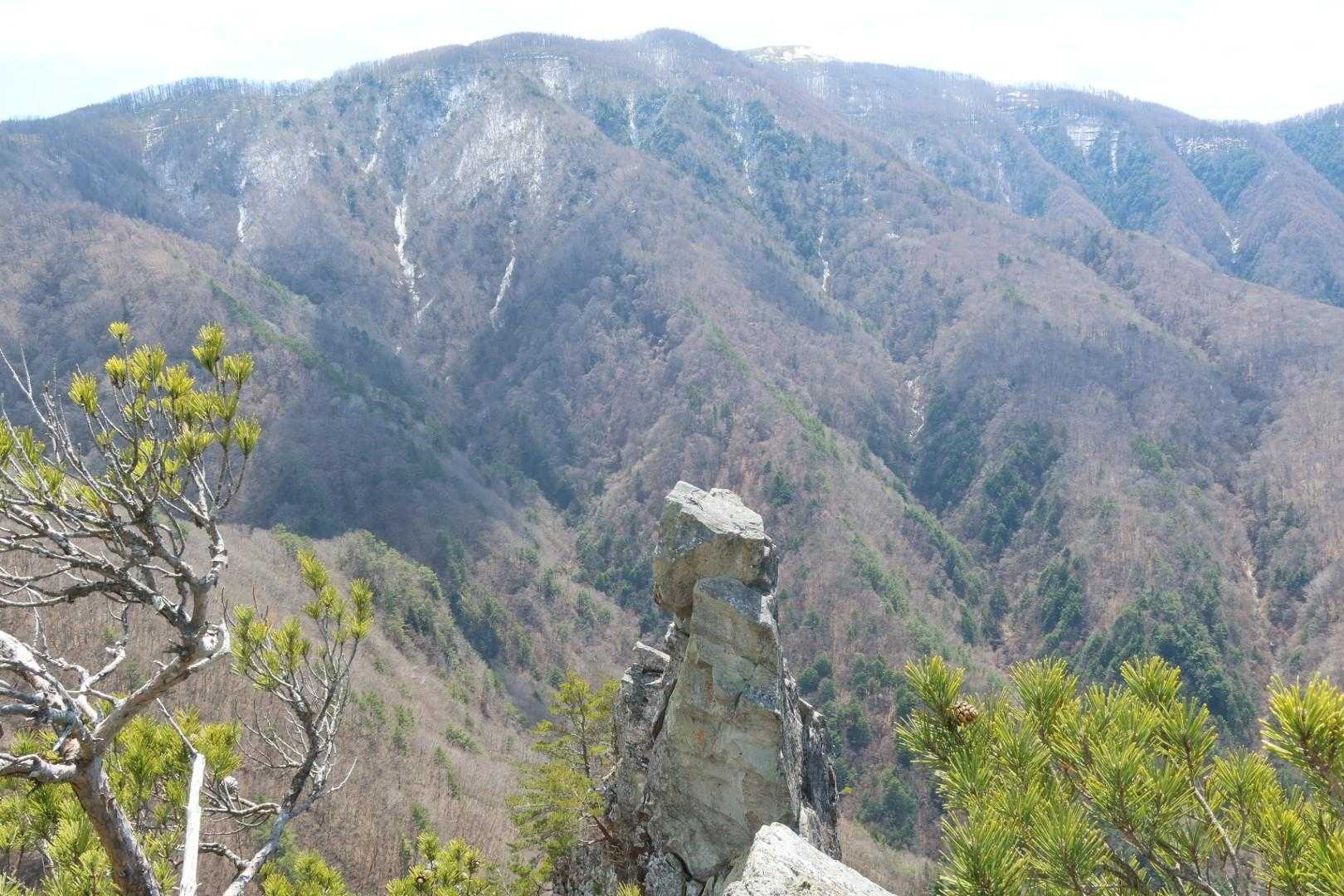 烏帽子岩