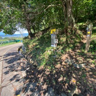 すべりやま登山道の入り口の様子
ここから1時間ほどで雁田山らしい
