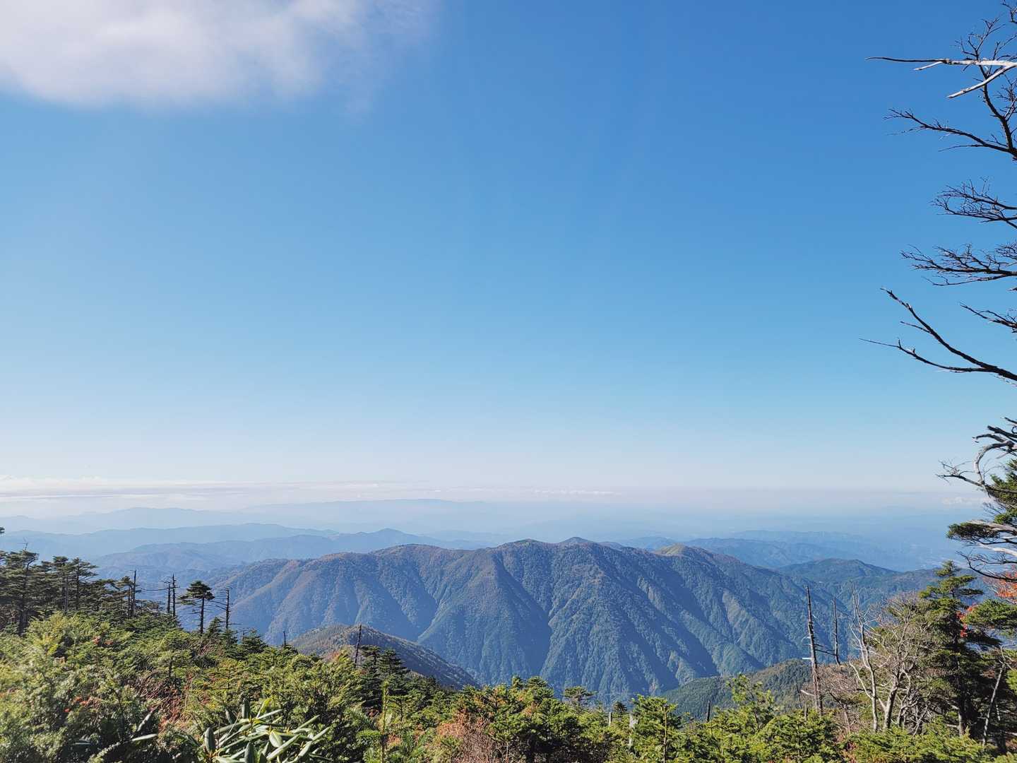 山頂付近ではここの景観が一番素晴らしかったです。