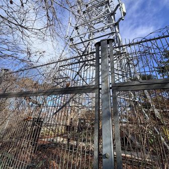 後鉢巻山。
山というか鉄塔。