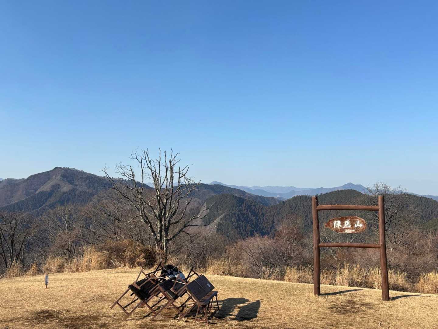 歩いて来た稜線を眺めると
感慨深い