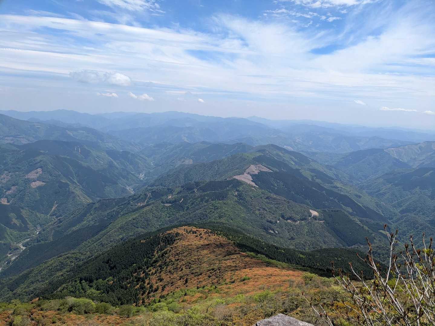 さっきはガスガスだったけどこの眺望✨
これが神の絨毯か…！(秋の栗駒山行きたい)