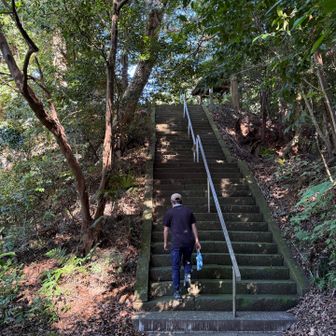 階段登って