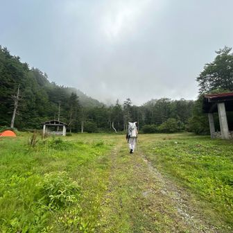 テント場はロッジから歩いて15分くらい。

なので、テント張ってから温泉巡りすると結構歩く羽目になる。

