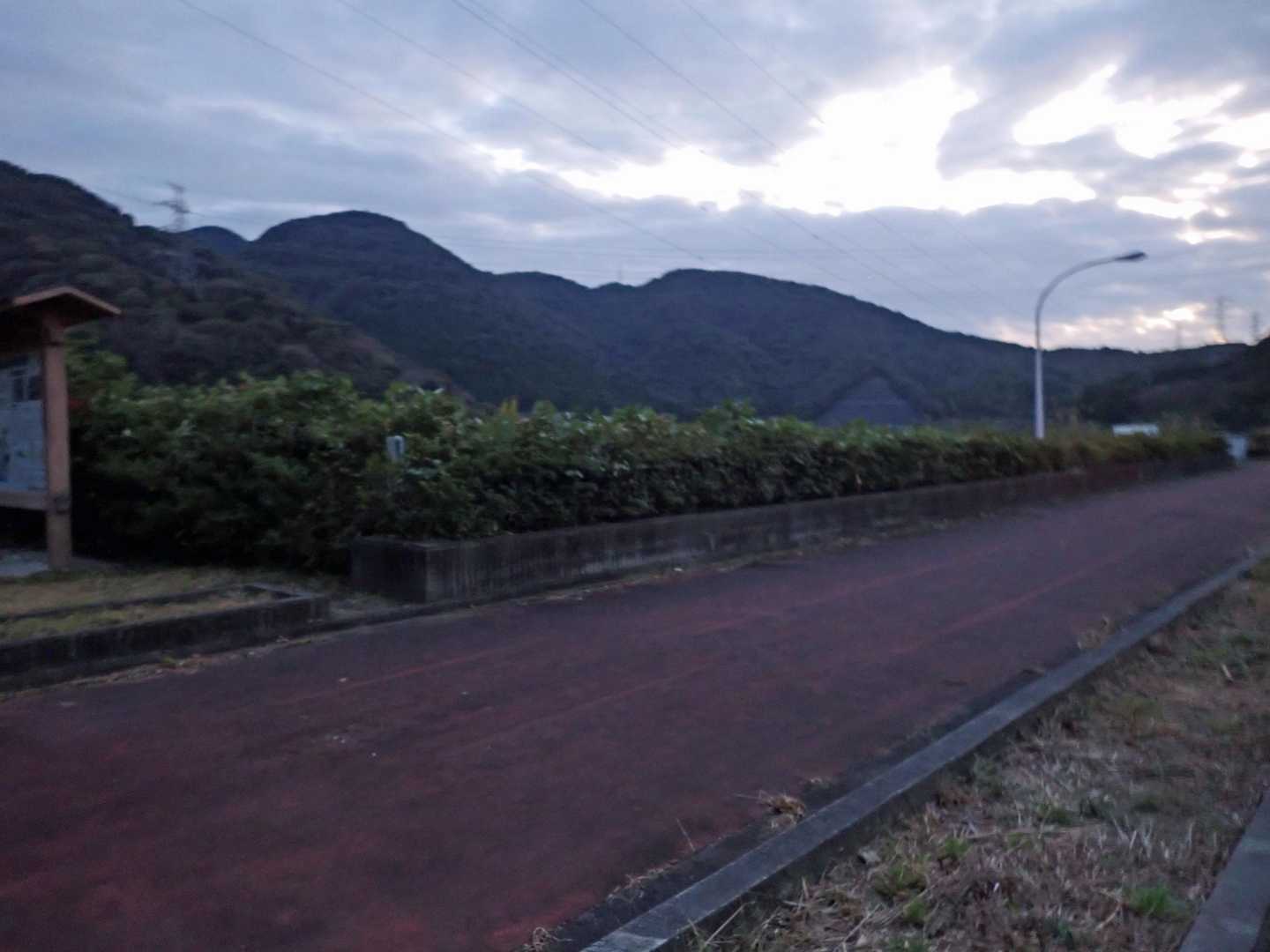 五葉湖駐車場に到着
薄暗くなっていた。