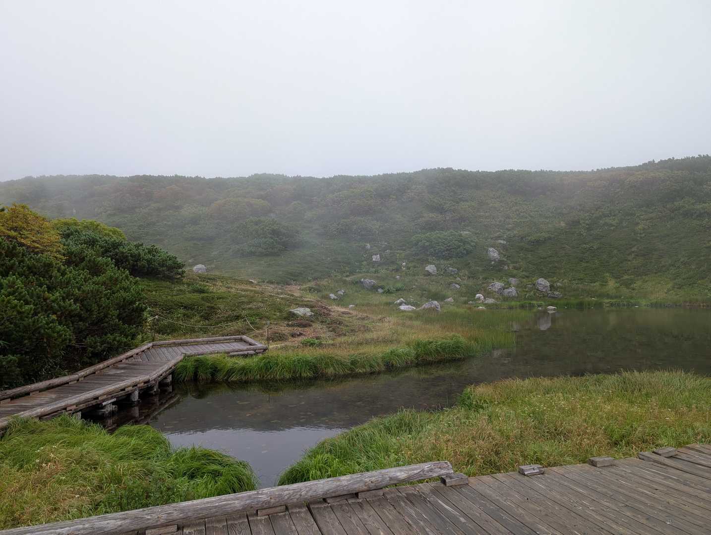 姿見池。天気は曇り空のためあまりきれいに撮れていません😢