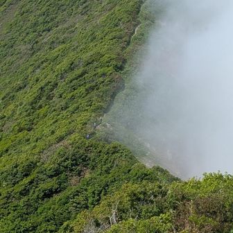 稜線出雲が止まってる