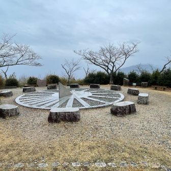 岩屋からまたまたまたルートを外れ二上山雄岳へ
この登りで脚が売り切れました
登りでは全く進まなくなる