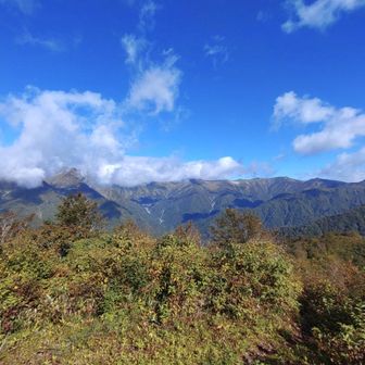 飯豊主稜線の景観をワイドで
いいんじゃない