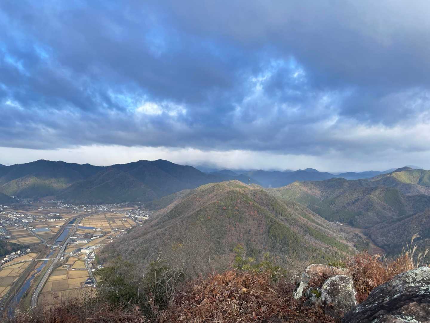 西の方、雨降っとんちゃう？
