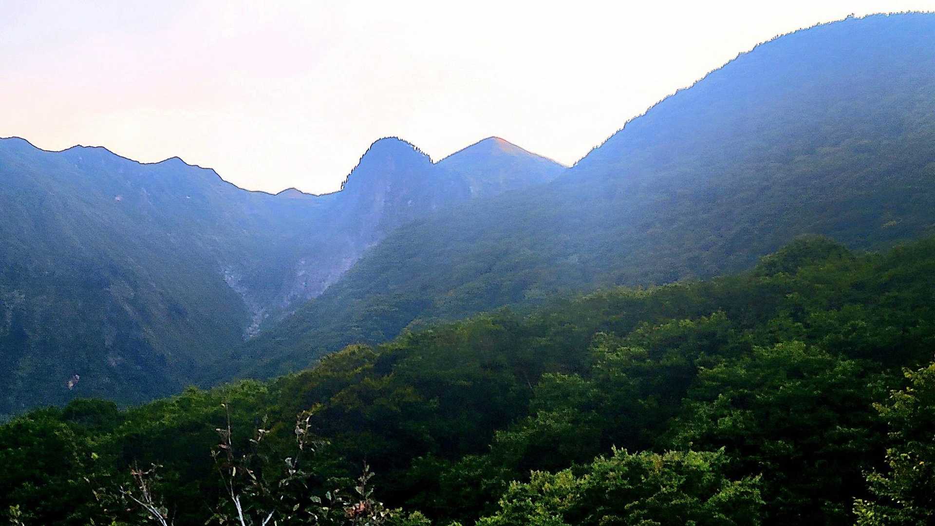 井戸尾根コース | 「ニセ巻機山」を越え、池塘と草原広がる織姫伝説の山頂への写真