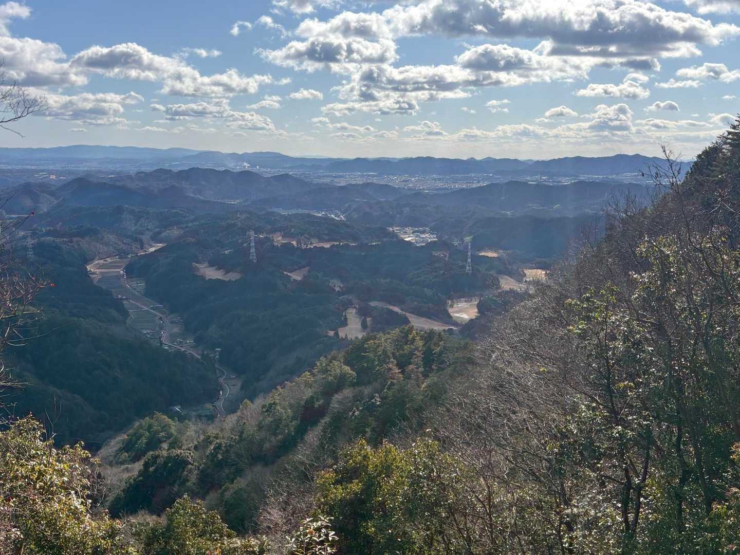 見晴らしよく、ゴルフ場が見える
