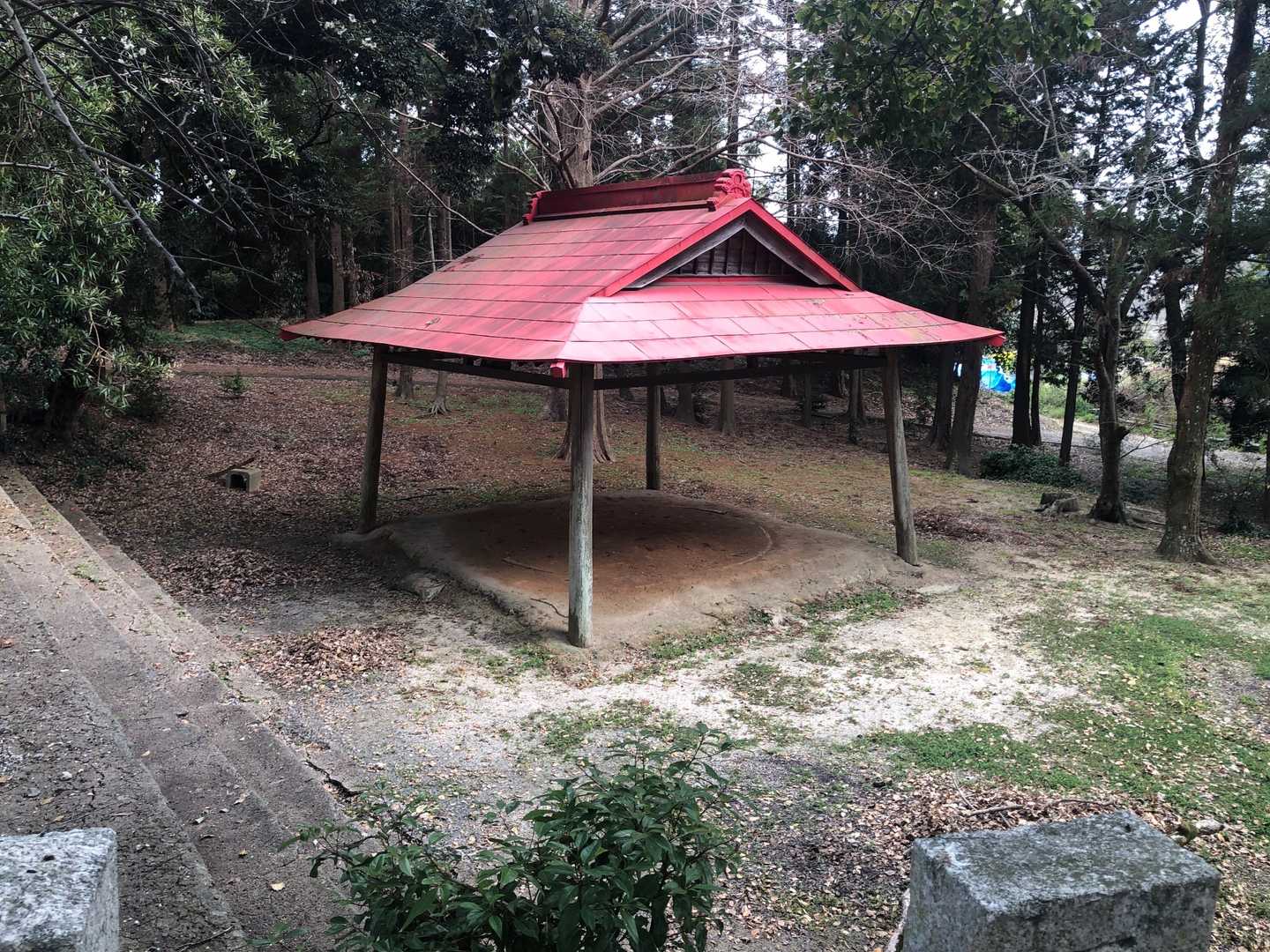 土俵ですね。しかも屋根付き。