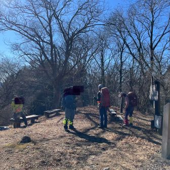 こちら武川岳はベンチもあり皆さん休憩してました♪