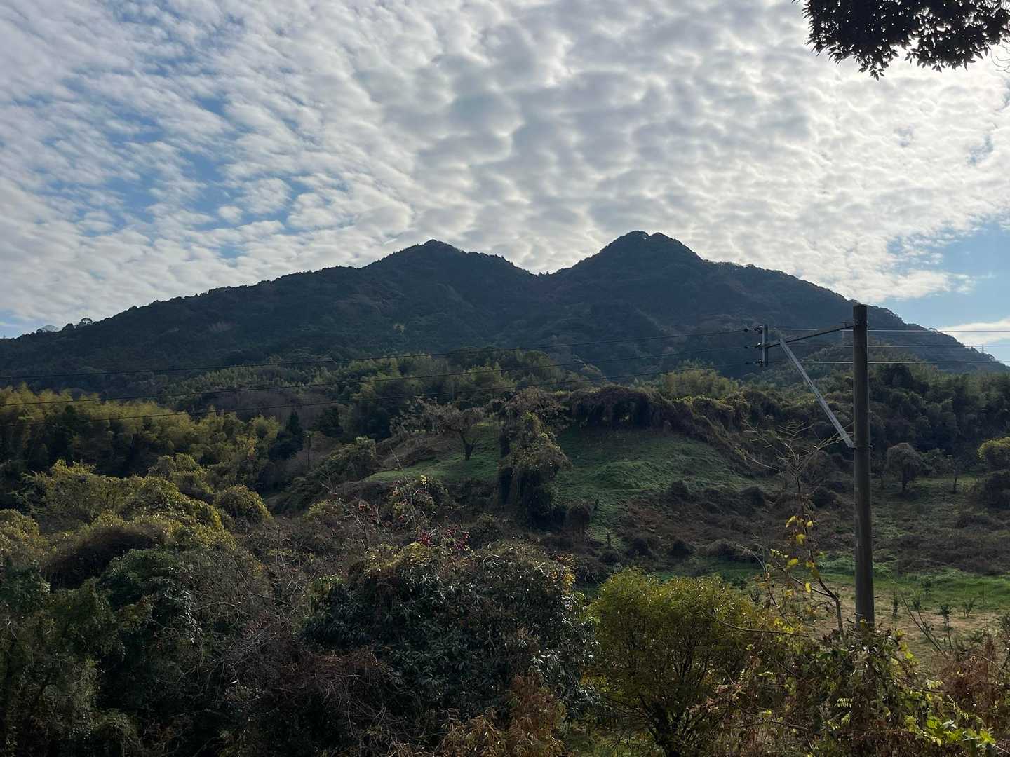 あそこまで歩きますよ⛰️