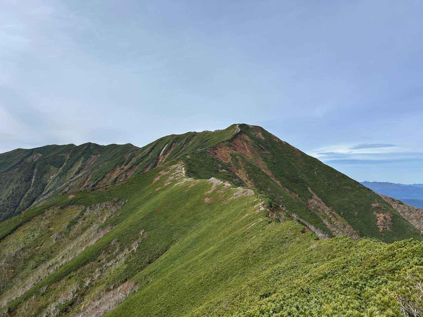 ウペペサンケの稜線を後に下山