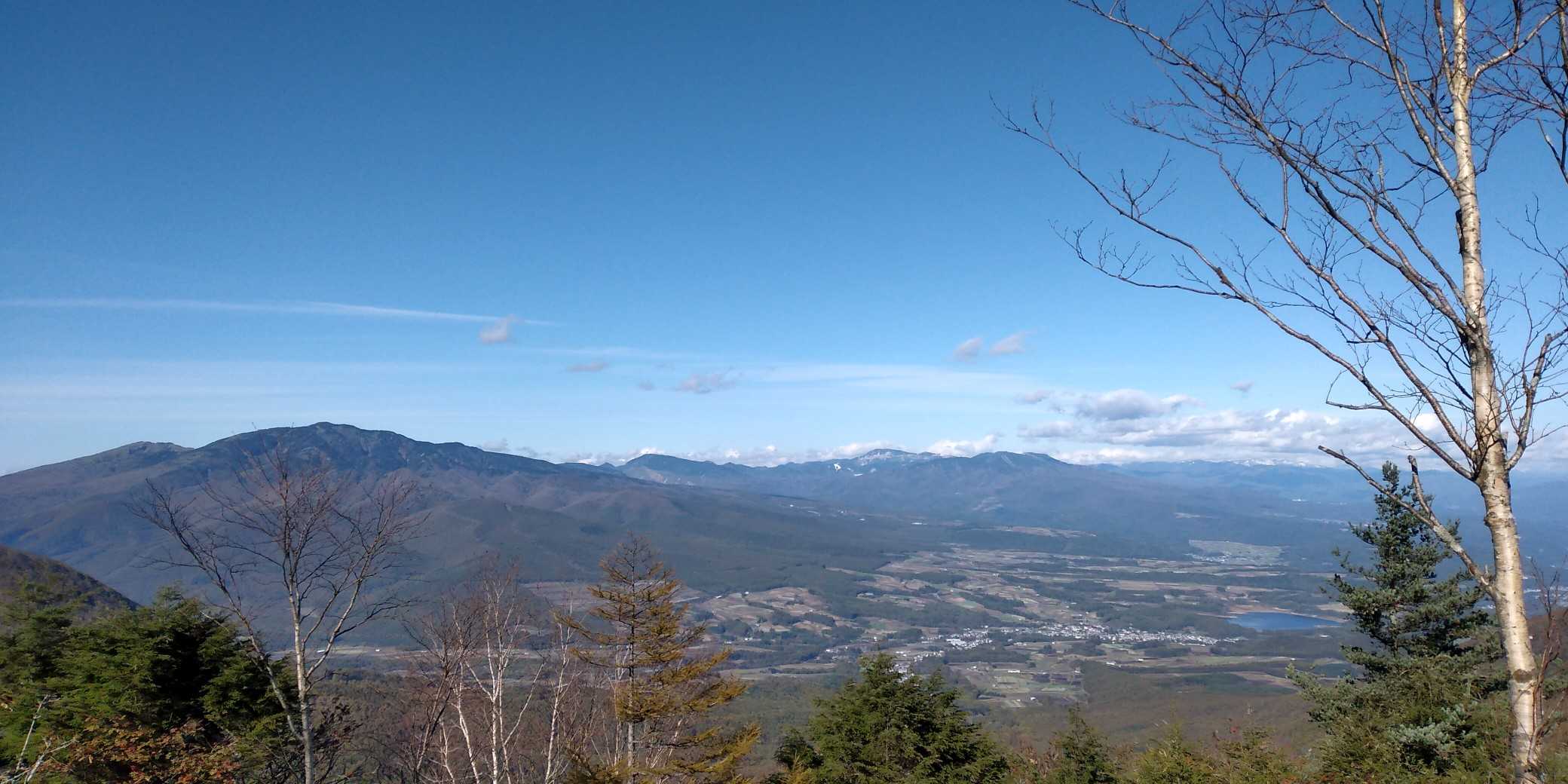四阿山方向は開けてますが、