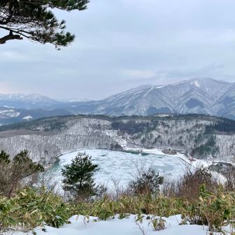 中ノ岳山頂
潟沼の薄っすら青💙