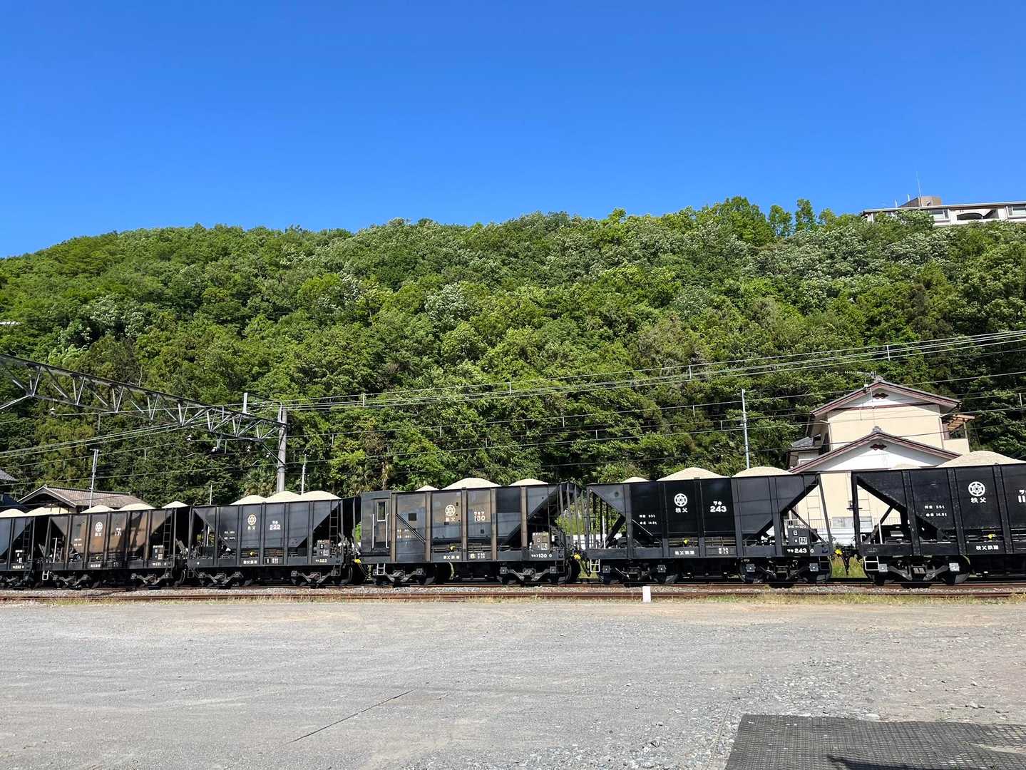 貨物で石…まっ！まさか！武甲山のか？
なんて騒ぎながら写真撮りました。
