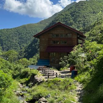 ということで、暑い中頑張って百間洞山の家到着です。
