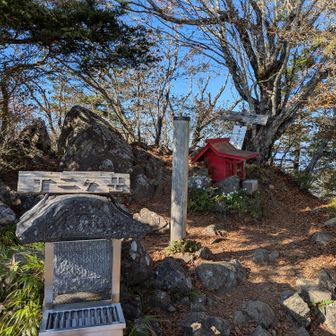 山頂広場はこぢんまり
