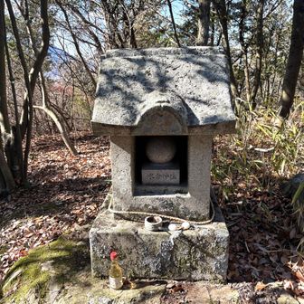 お餅が供えられてました。