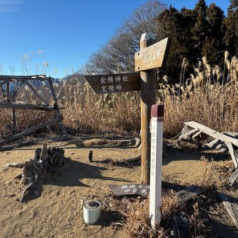 ベンチがあり広いのですが、名前もなし。