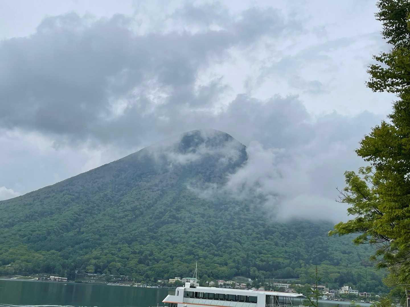 おっ！
少し男体山が見えてきましたー♪