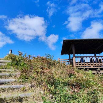 山頂の東屋