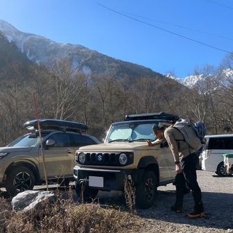 ただいまジムニー、あー疲れた！

樹林帯では雪の重さで枝が下がり、
腰を屈めながら歩いたので腰にきました