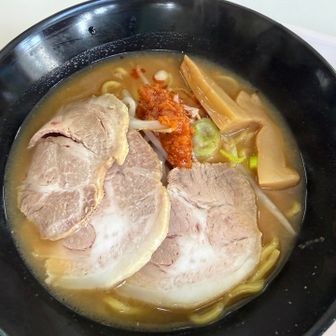 辛味噌ラーメン🍜

お味は、、、うん。☺️